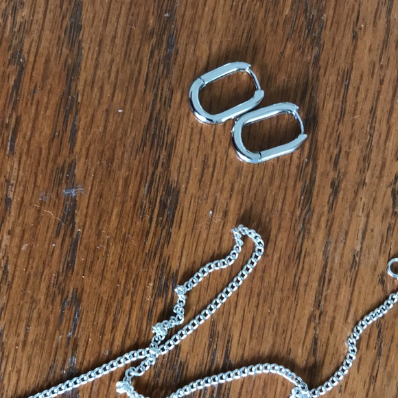 Assorted chains, earrings and ring - Picture 7 of 11